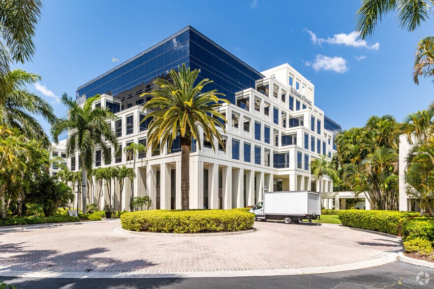 More Photos Of 5200 Town Center Cir, Boca Raton Office For Lease
