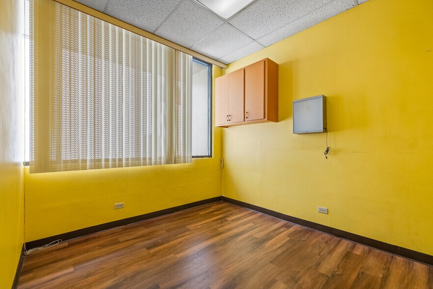 More Photos Of 98-1247 Kaahumanu St, Aiea Medical For Sale