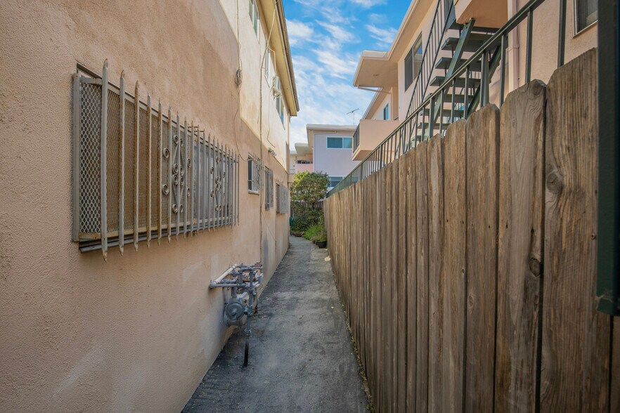 More Photos Of 3674 Empire Dr, Los Angeles Apartments For Sale