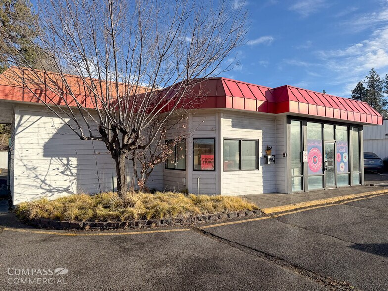 More Photos Of 210 SE 3rd St, Bend Restaurant For Lease
