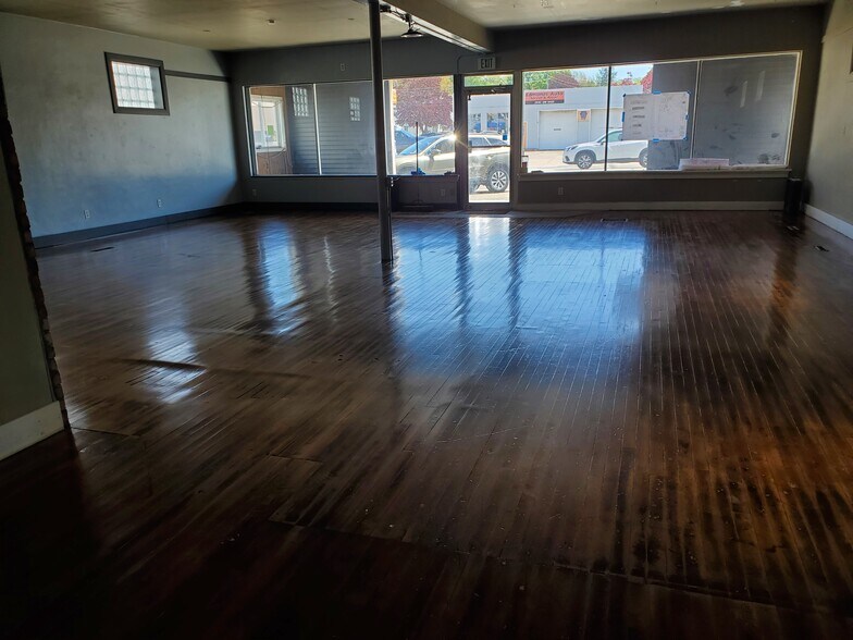 More Photos Of 3406 W Lake Rd, Erie Auto Repair For Lease