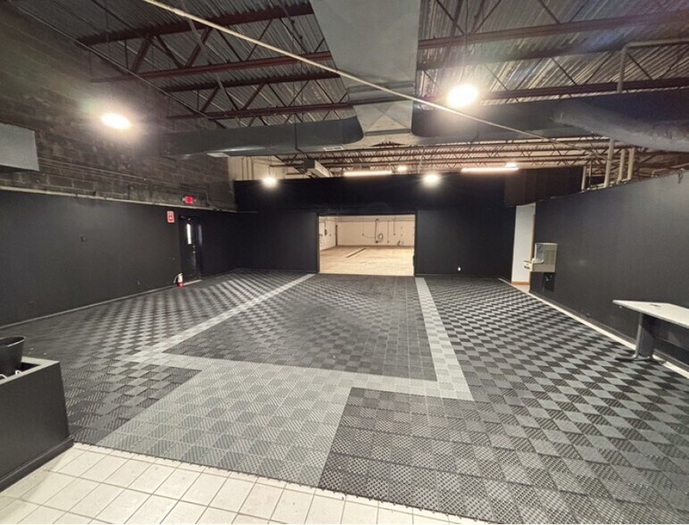 More Photos Of 25465 Brest Rd, Taylor Unknown For Lease