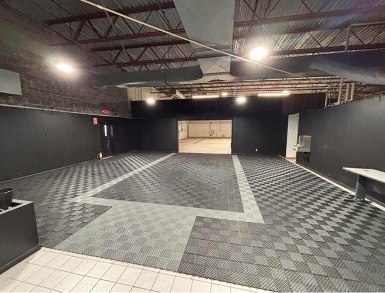 More Photos Of 25465 Brest Rd, Taylor Manufacturing For Lease