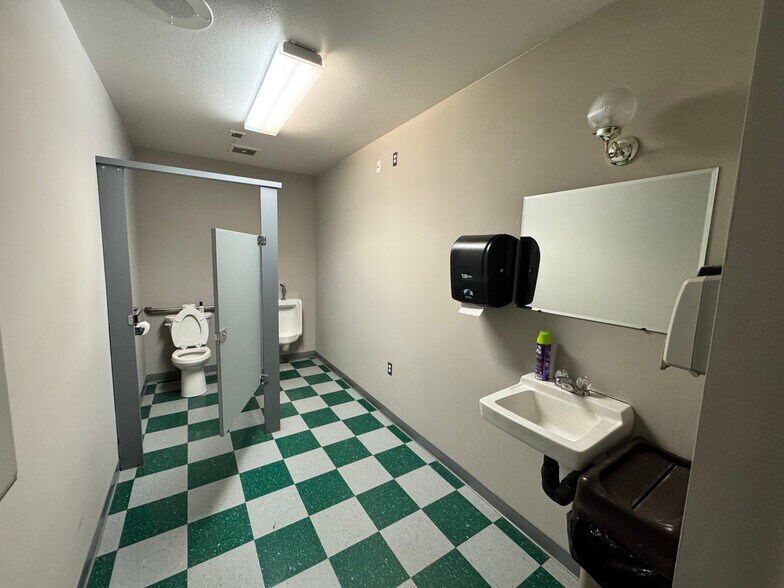 More Photos Of 160 Kelly Rd, Kalispell Flex For Lease