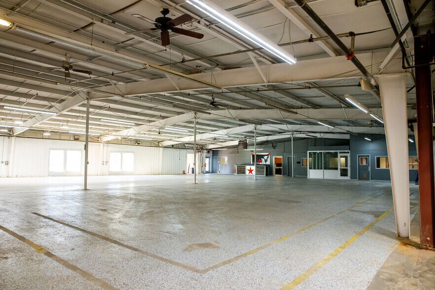 More Photos Of 1630 N Eldon Ave, Springfield Unknown For Lease