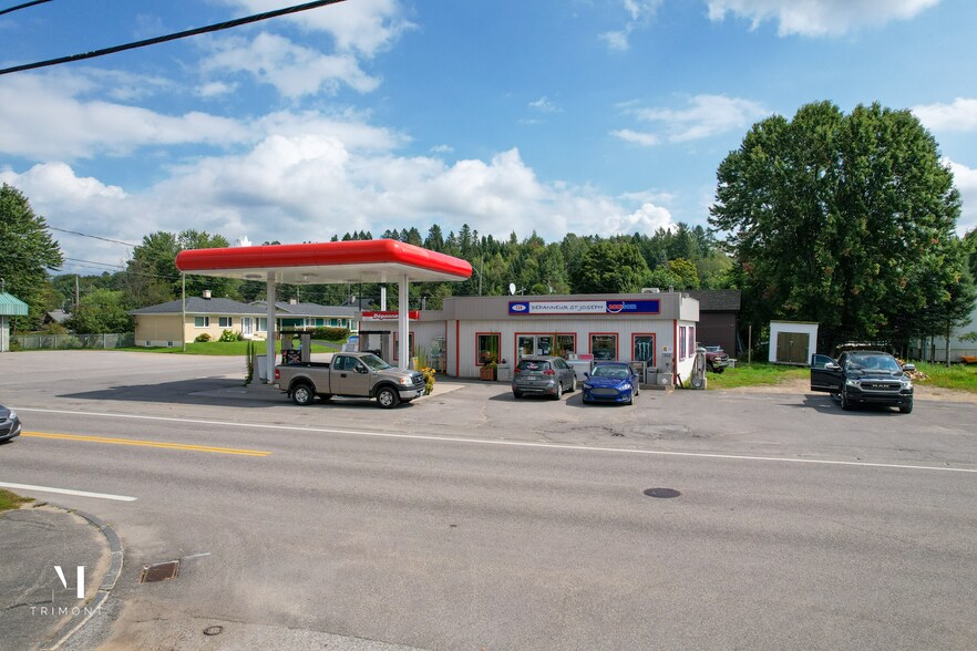 Primary Photo Of 728 St Saint-Joseph, Saint-raymond Service Station For Sale