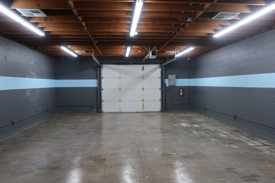 More Photos Of 615 S Victory Blvd, Burbank Office For Sale