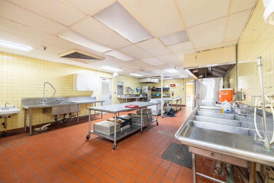 More Photos Of 6902 Chicago Rd, Warren Schools For Sale