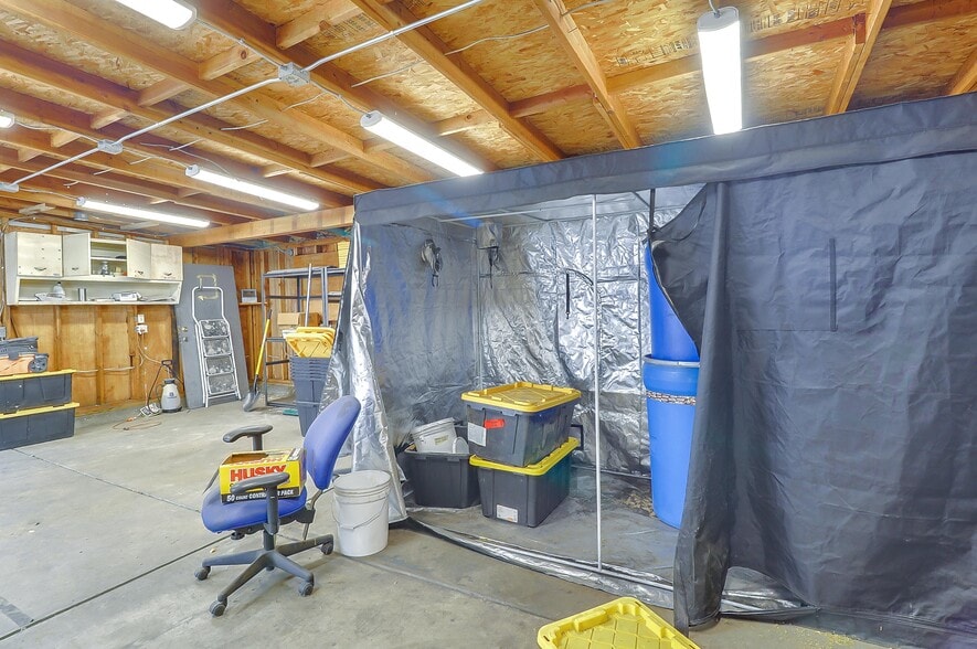 More Photos Of 1025 44th Ave, Oakland Warehouse For Sale