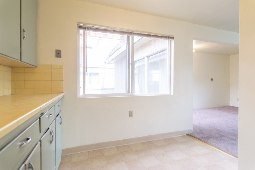 More Photos Of 527 E 1st St, Port Angeles Apartments For Sale