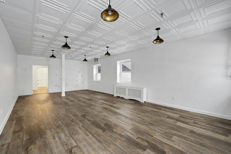 More Photos Of 2094 Boston Post Rd, Larchmont Storefront For Lease