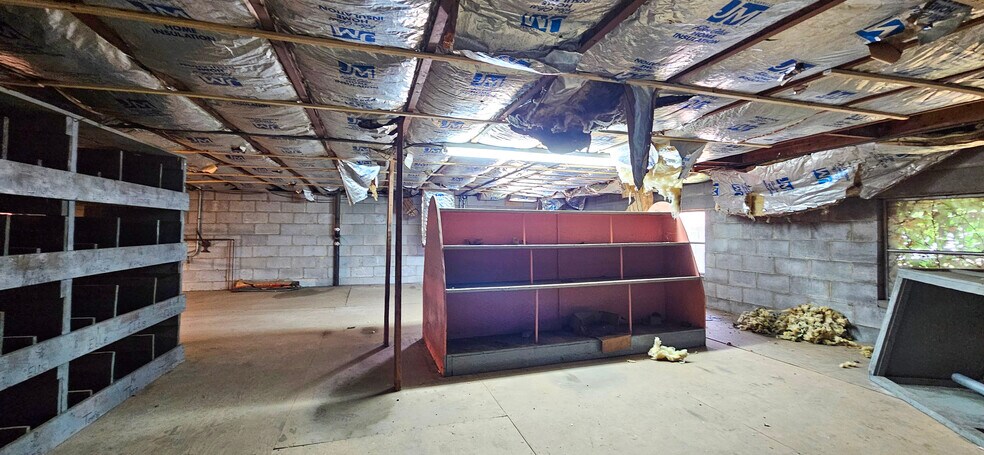More Photos Of 2412 Marsh St, Lynchburg Showroom For Sale