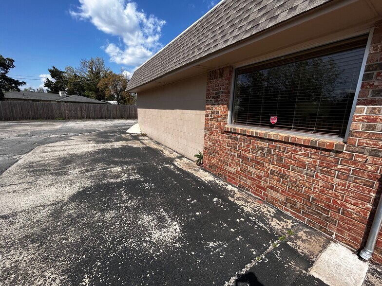 More Photos Of 9411 NE 10th St, Oklahoma City Fast Food For Sale