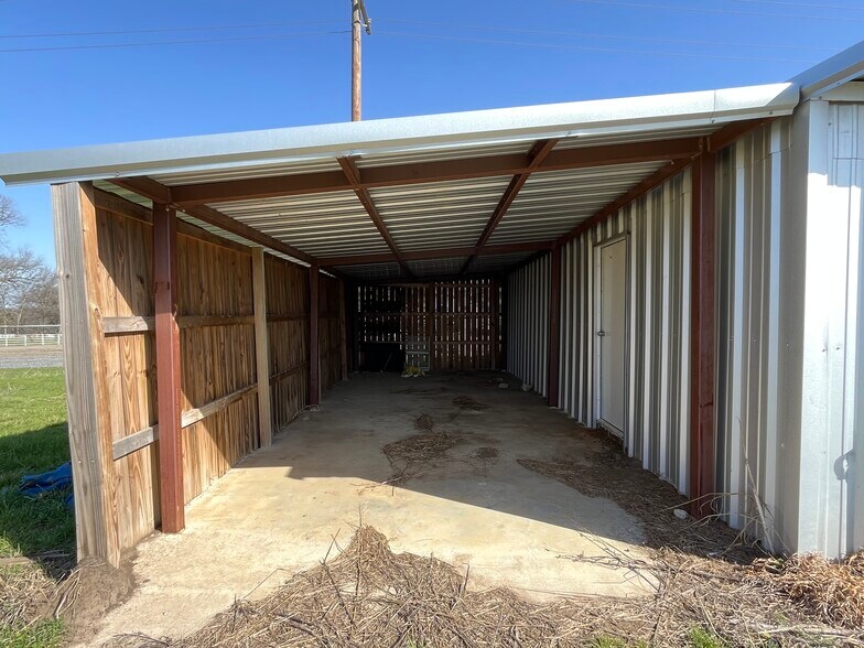 More Photos Of FM 902 and Cobler Road, Collinsville Light Distribution For Lease