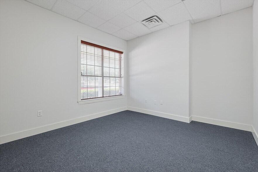 More Photos Of 5601-5605 Virginia Pky, McKinney Medical For Sale