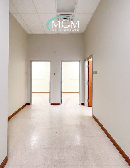 More Photos Of 1652 E Houston St, Beeville Healthcare For Lease