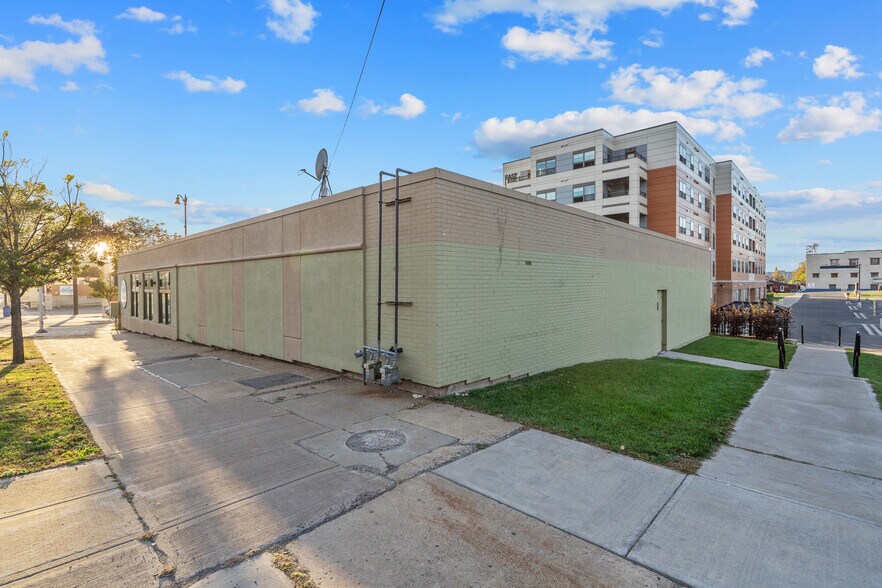 More Photos Of 91 E 1st St, Oswego Office For Sale