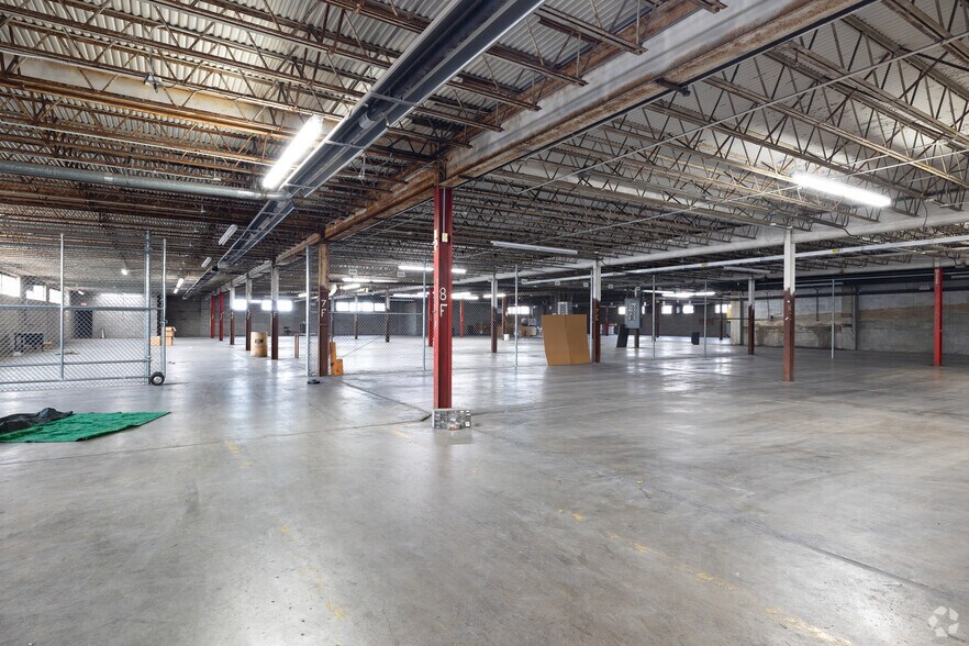 More Photos Of 209 W Main St, Linn Warehouse For Sale