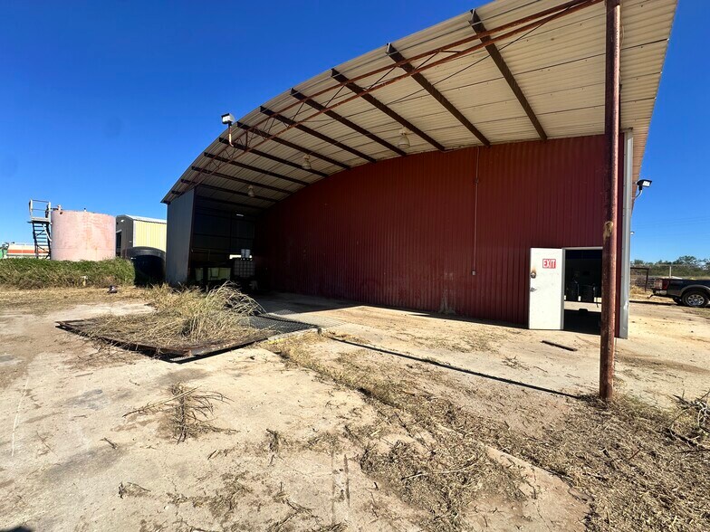 More Photos Of 2222 S Interstate 35, Pearsall Warehouse For Sale