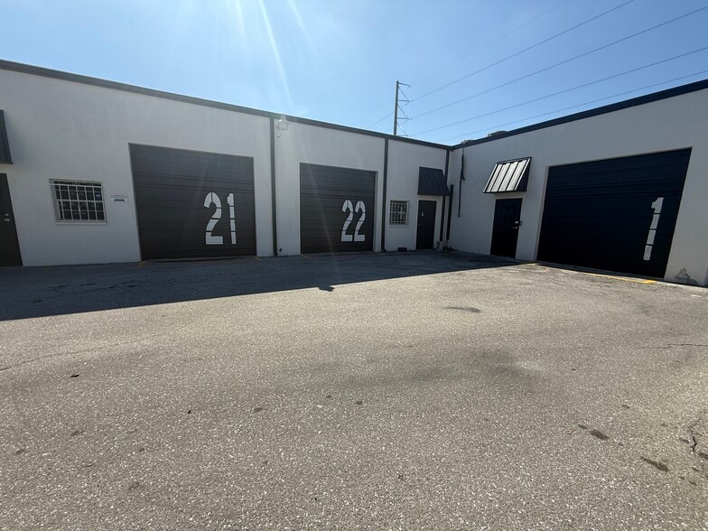 More Photos Of 2020 S Combee Rd, Lakeland Warehouse For Lease
