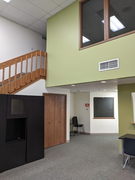 More Photos Of 12549 Holiday Dr, Alsip Warehouse For Lease