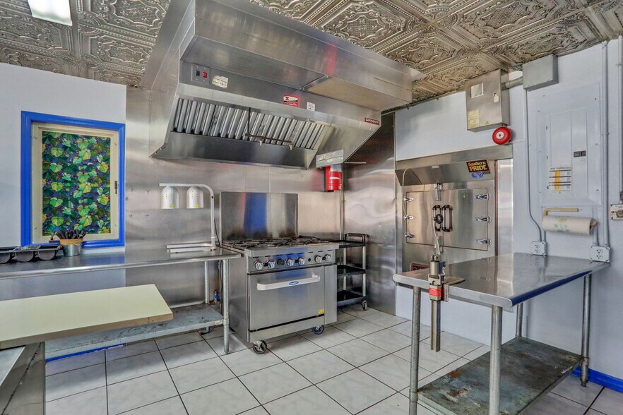 More Photos Of 413 Elm St, Welaka Freestanding For Sale