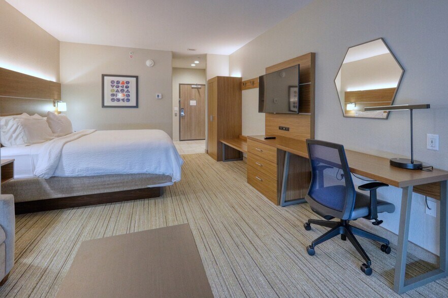 More Photos Of 21606 Spring Plaza Dr, Spring Hotel For Sale