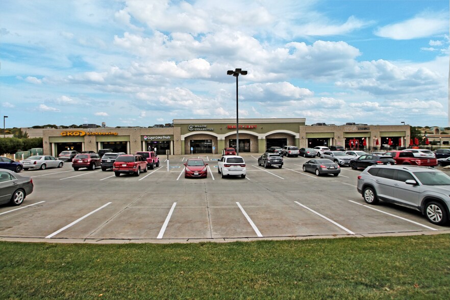 More Photos Of 14126 W Center Rd, Omaha Unknown For Lease