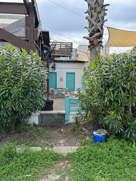 More Photos Of 6 N Market St, Charleston Restaurant For Sale