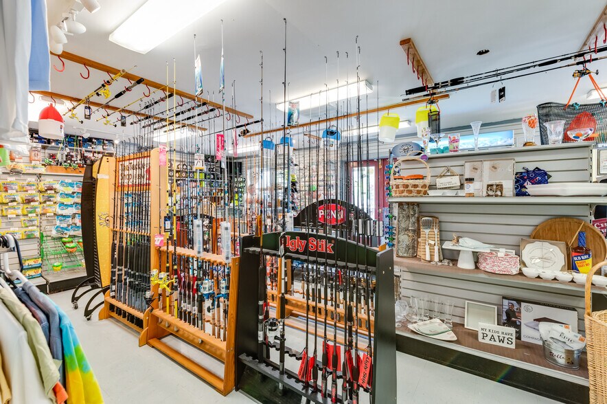 More Photos Of 16552 General Puller Hwy, Deltaville Specialty For Sale