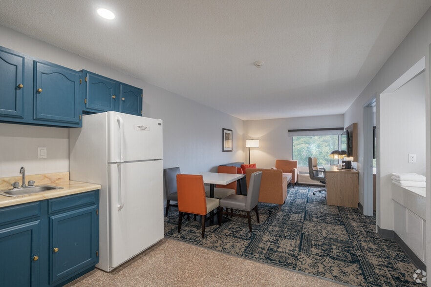 More Photos Of 419 Suedberg Rd, Pine Grove Hotel For Sale