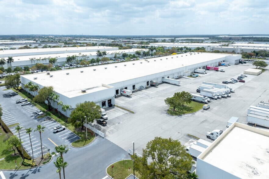 More Photos Of 10805 NW 100th St, Medley Warehouse For Lease