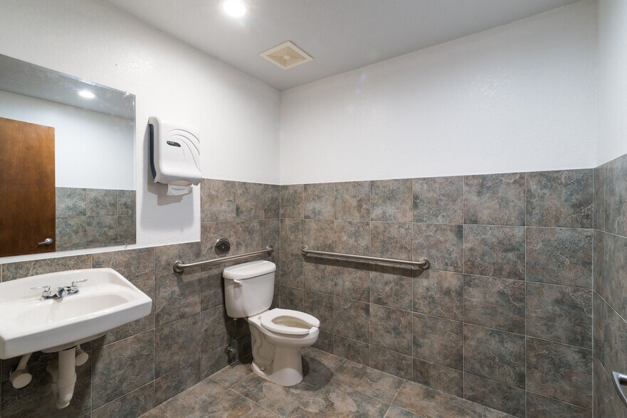 More Photos Of 716-718 NE 2nd Ave, Fort Lauderdale Loft Creative Space For Lease