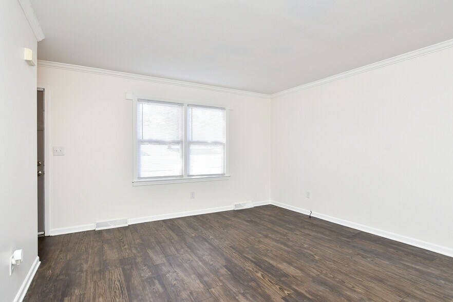 More Photos Of 1114 N Franklin Rd, Greenville Apartments For Sale