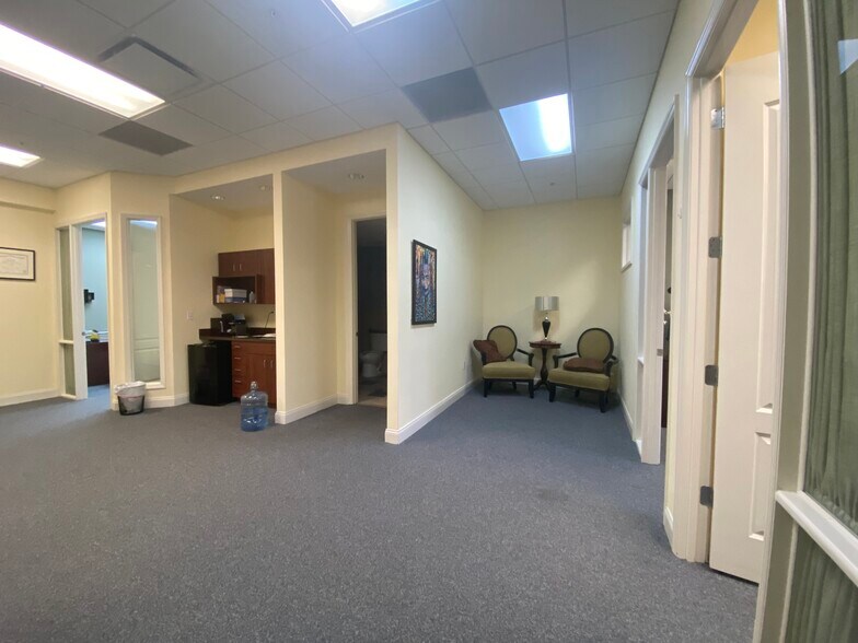 More Photos Of 5602 Marquesas Cir, Sarasota Office For Lease