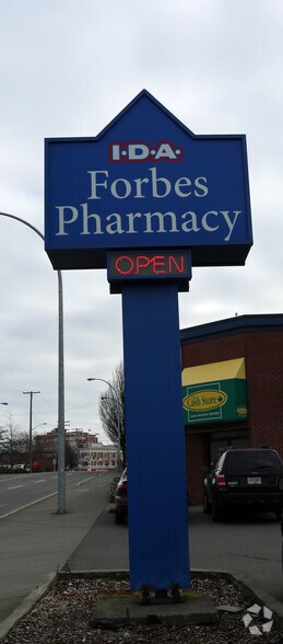 More Photos Of 603 Gorge Rd E, Victoria Storefront For Lease