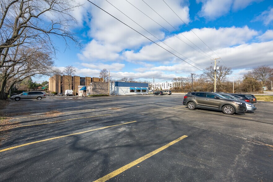 More Photos Of 3011 Ogden Ave, Lisle Restaurant For Sale