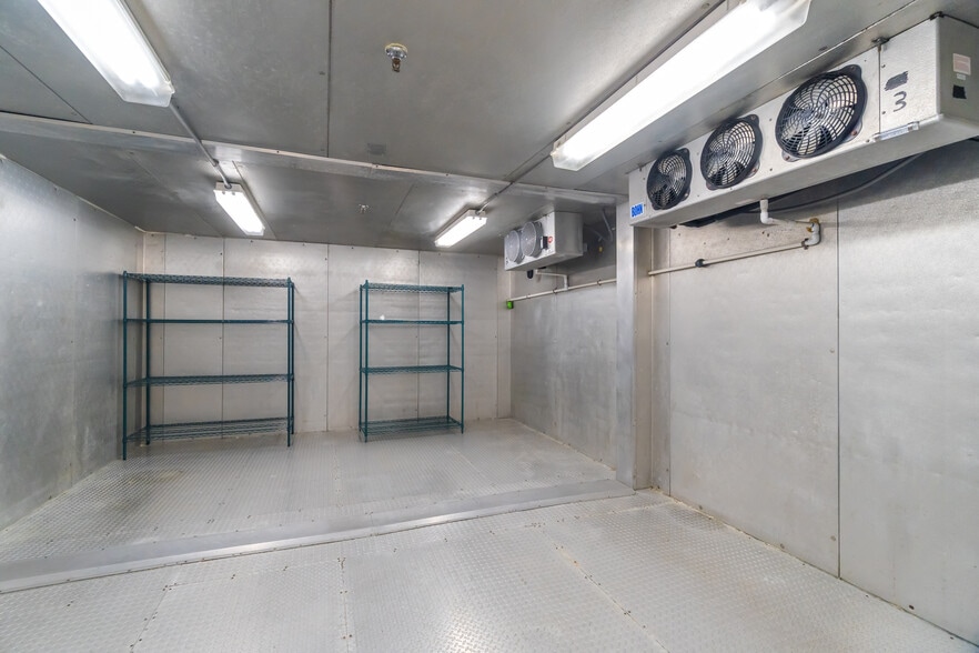 More Photos Of 1907 Gateway Blvd, Charlotte Warehouse For Sale