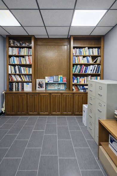 More Photos Of 5913-5921 Lovell Ave, Fort Worth Office For Sale