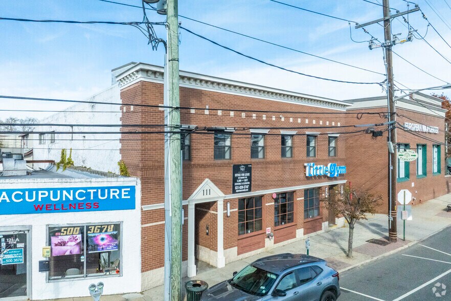 Primary Photo Of 111 Broadway, Lynbrook Storefront Retail Office For Lease