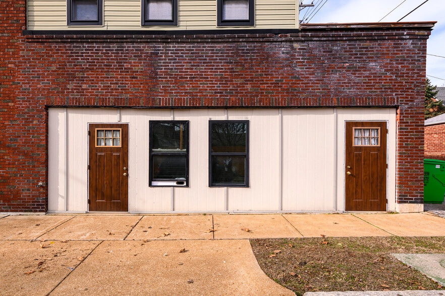 More Photos Of 5001 Pernod Ave, Saint Louis Flex For Sale