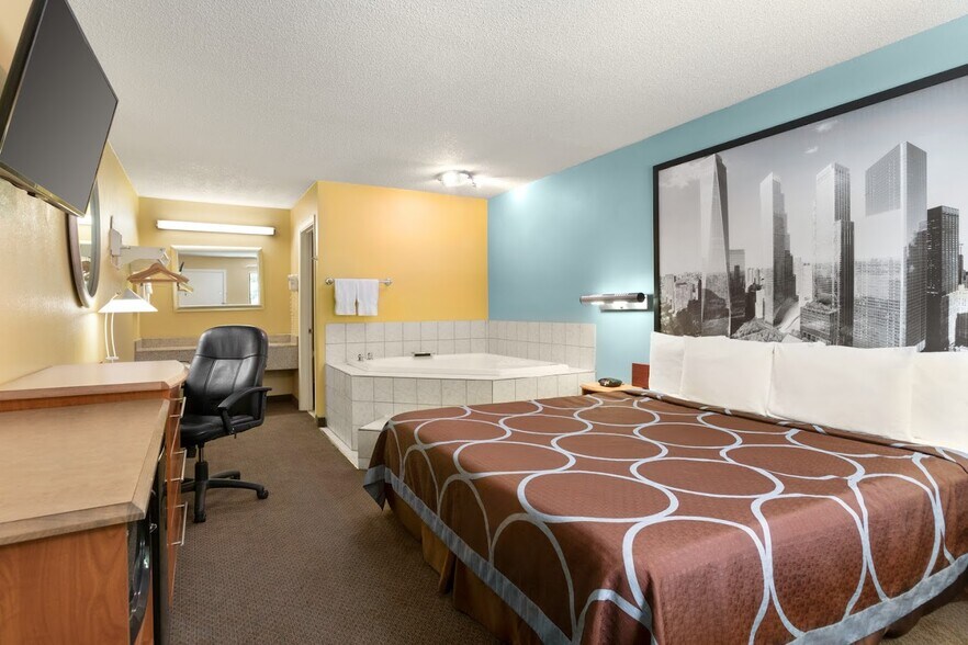 More Photos Of 1951 Broad Ave, Findlay Hotel For Sale