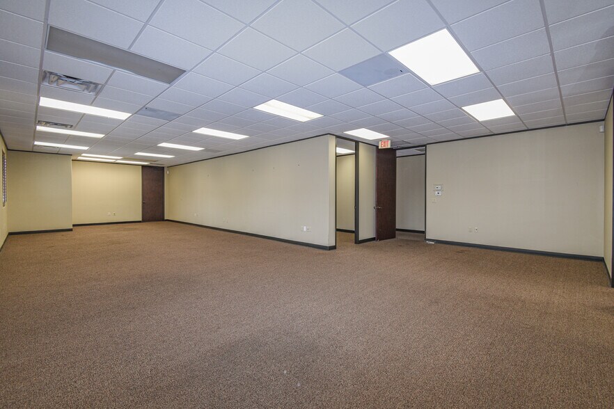 More Photos Of 821 Crossbridge Dr, Spring Office For Sale