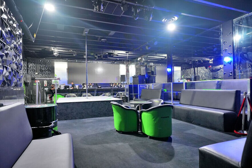 More Photos Of 728 NW 79 Street, Miami Bar For Sale