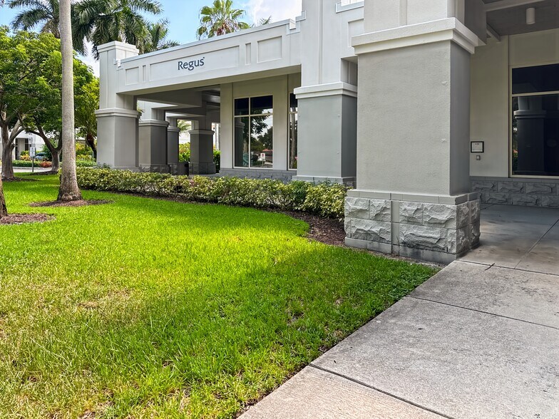 More Photos Of 950 S Pine Island Rd, Plantation Coworking Space