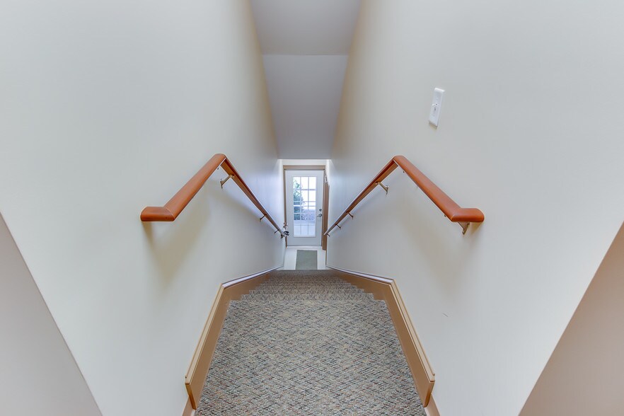 More Photos Of 135 Professional Park Dr, Seneca Healthcare For Lease