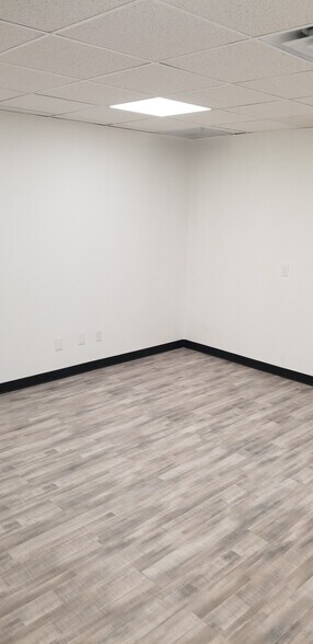 More Photos Of 10551 Goodnight Ln, Dallas Manufacturing For Lease