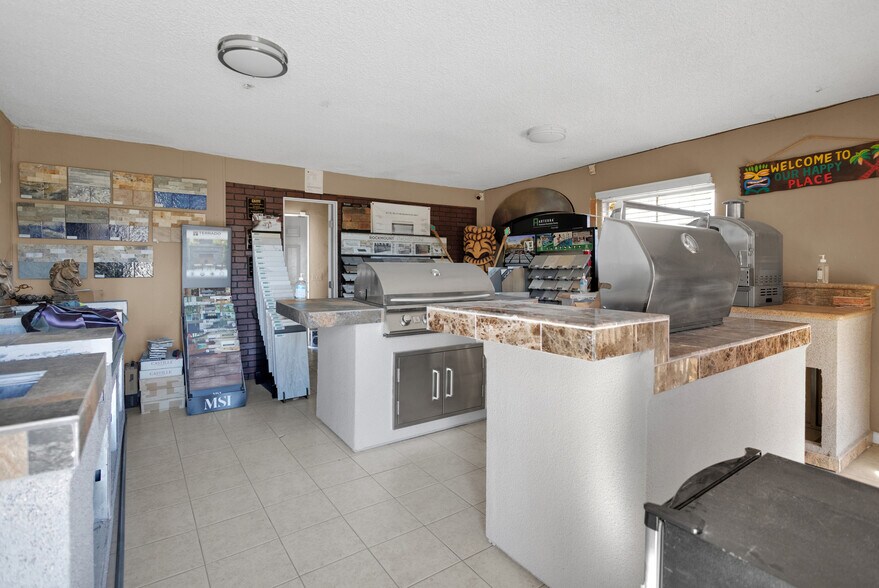 More Photos Of 9464 Hesperia Rd, Hesperia Freestanding For Sale