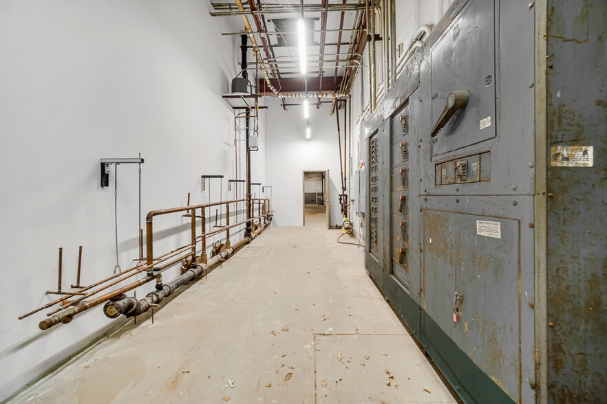 More Photos Of 5050 S State St, Chicago Storefront Retail Office For Lease