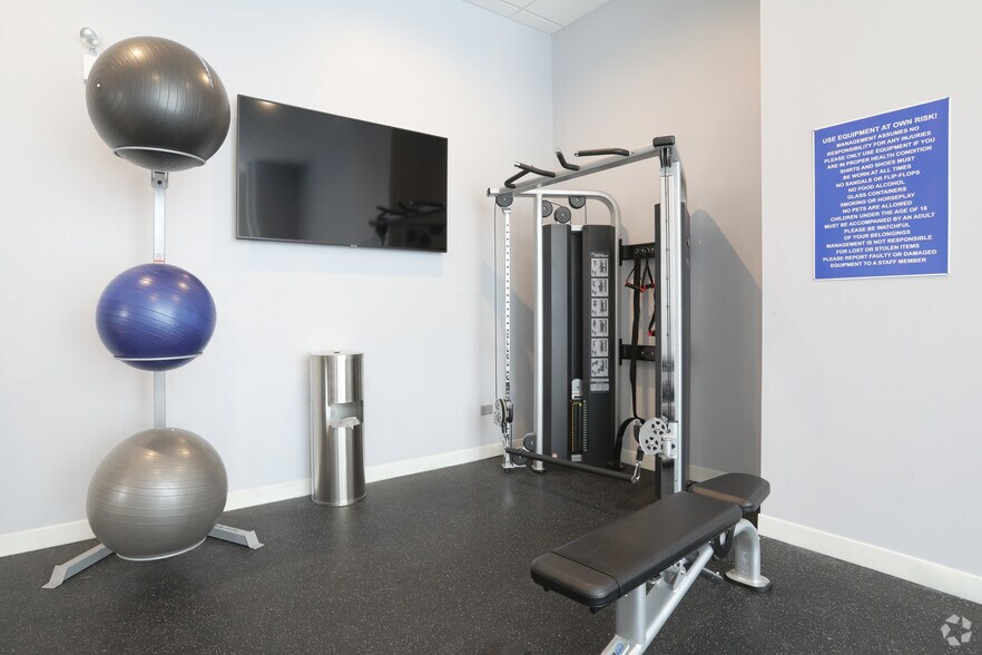 More Photos Of 2111 S Michigan Ave, Chicago Apartments For Lease